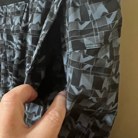 Lululemon Men’s Lined shorts. (M/L) - Picture 3 of 5